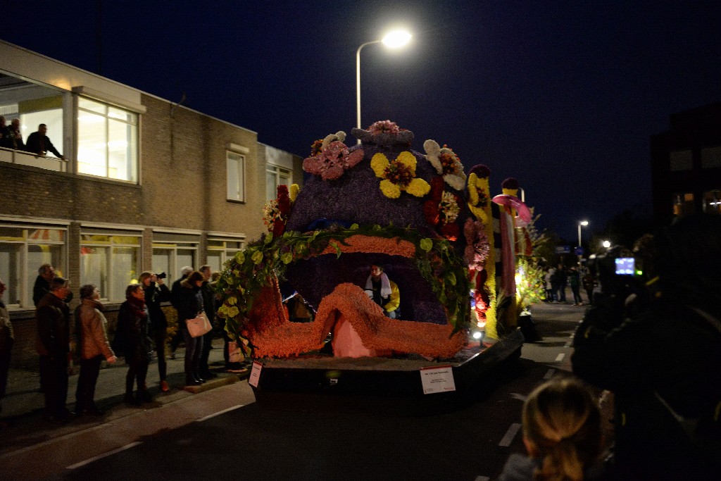 ../Images/Bloemencorso Noordwijkerhout 285.jpg